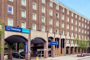 Farringdon Exterior.jpg