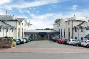 GB0804_Torquay_EXTERIOR.jpg