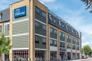GB0972_London_Bromley_EXTERIOR.jpg