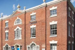 GB1218_Birmingham_Kingswinford_EXTERIOR.jpg