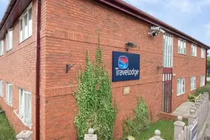GB1233_Northampton_Wootton_EXTERIOR.jpg