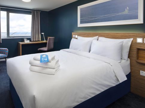 Travelodge Cardiff Central Queen Street